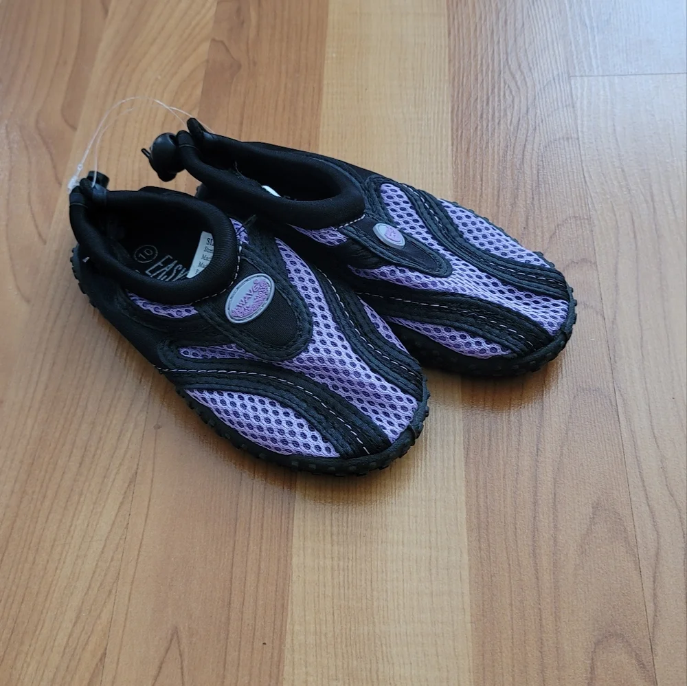 NWOT Kid’s Size 10 Easy Wave Water Shoes Swim Stretch on Beach Pool Mesh Shoe